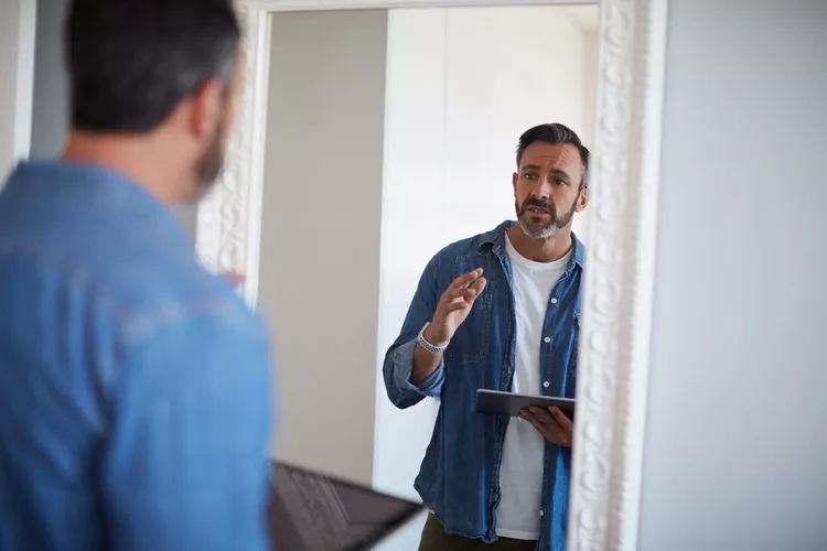 Man mirror practice for public speaking 